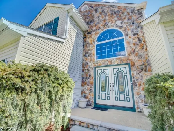 8 Mulberry Ct, Roxbury Twp., NJ 07876