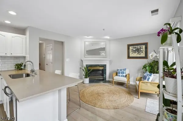 55 Greenbrook Dr #55, Bloomfield Twp., NJ 07003