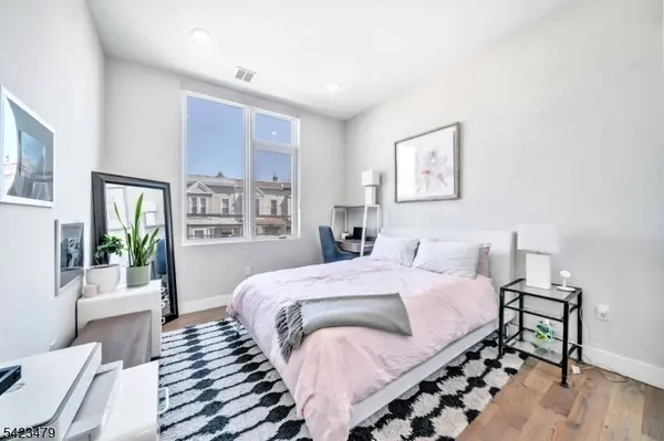 209 Bowers St, Jersey City, NJ 07307