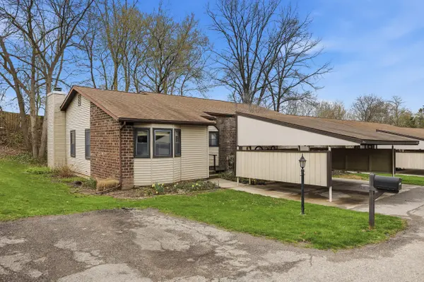 2675 Chatham Woods DR SE, Cascade Twp, MI 49546