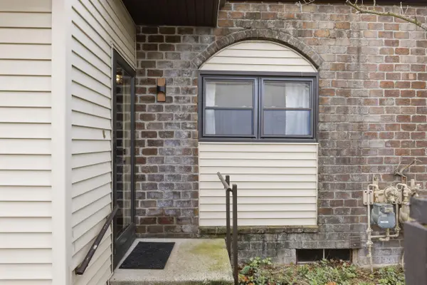 2675 Chatham Woods DR SE, Cascade Twp, MI 49546