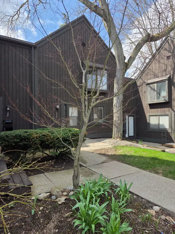 156 Carberry Hill CT, Kalamazoo Twp, MI 49006