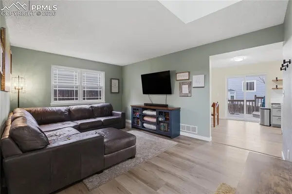 5833 Wisteria DR, Colorado Springs, CO 80919