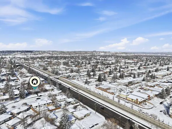 1907 Kelwood DR SW, Calgary, AB T3E 3Z4