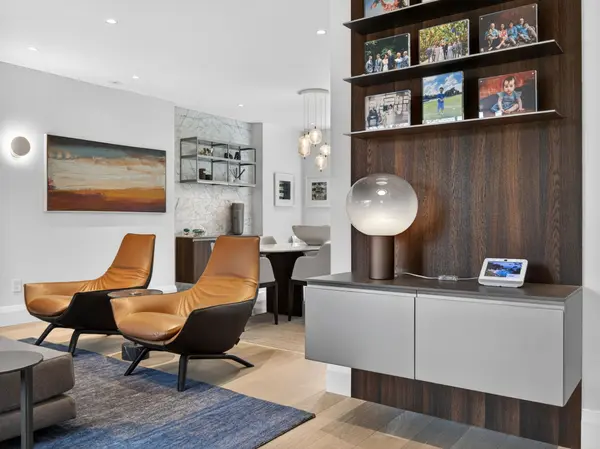 130 Mona DR, Toronto C04, ON M5N 2R6