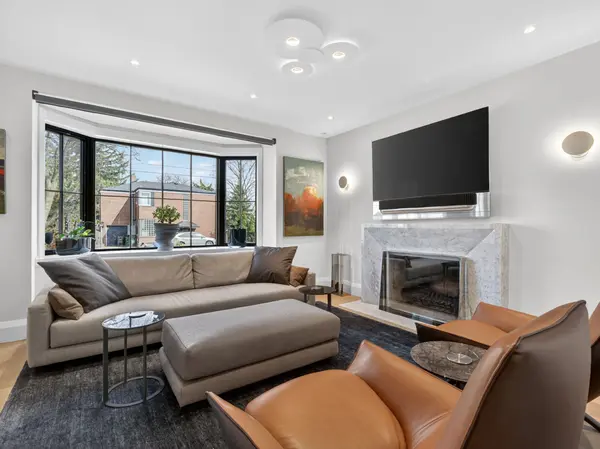 130 Mona DR, Toronto C04, ON M5N 2R6