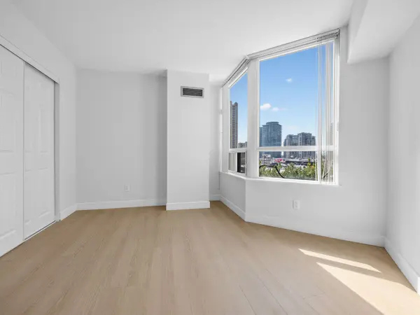 7 Bishop AVE #501, Toronto C14, ON M2M 4J4