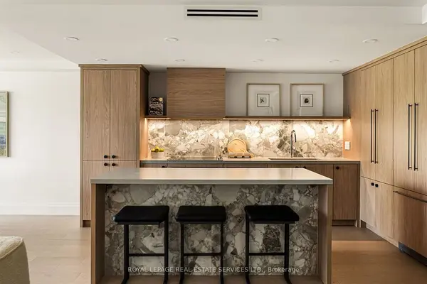 349 St Clair AVE W #402, Toronto C02, ON M5P 1N3