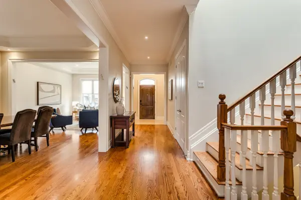 12 Silverton AVE, Toronto C06, ON M3H 3E6