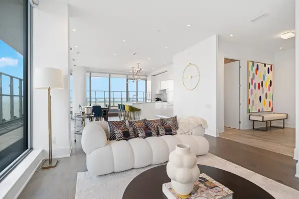 50 Charles ST E #PH 02 (5502), Toronto C08, ON M4Y 0C3