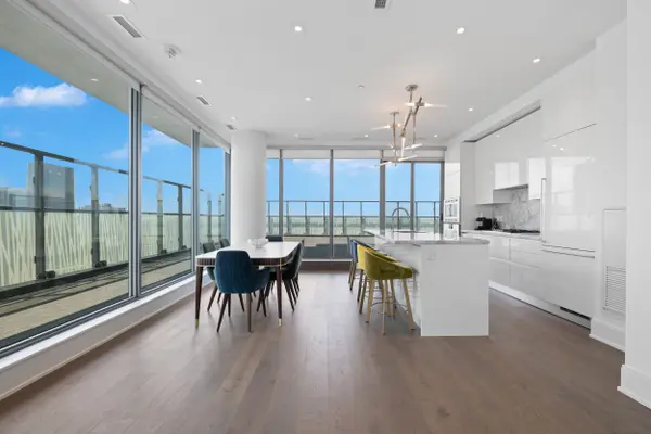 50 Charles ST E #PH 02 (5502), Toronto C08, ON M4Y 0C3