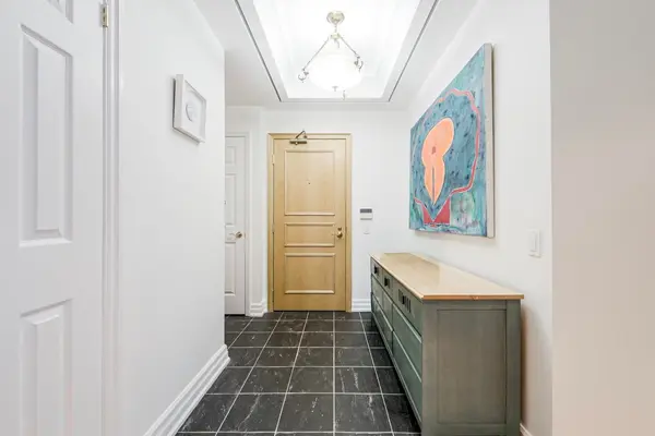 38 Avenue RD #305, Toronto C02, ON M5R 2G2