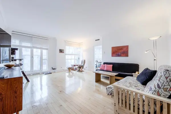 38 Avenue RD #305, Toronto C02, ON M5R 2G2