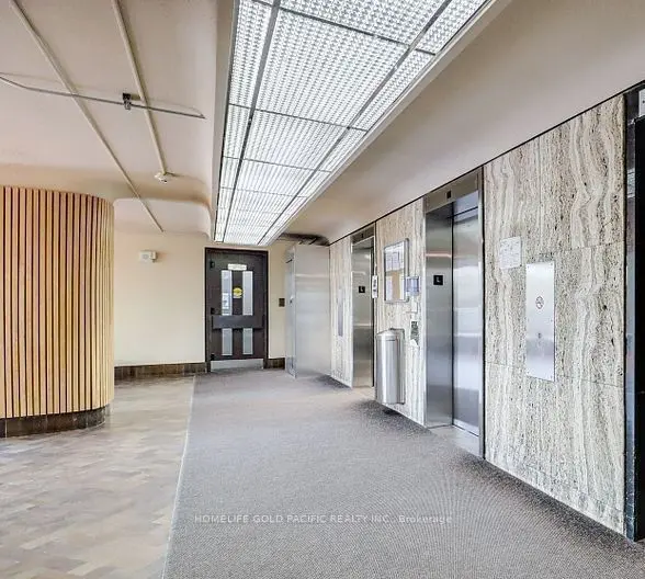 1 Massey SQ #2218, Toronto E03, ON M4C 5L4