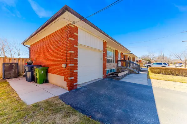 17 Madrid ST, Toronto E09, ON M1P 4L7