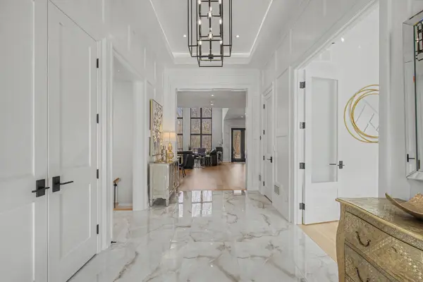 614 Roselawn AVE, Oshawa, ON L1L 1B2