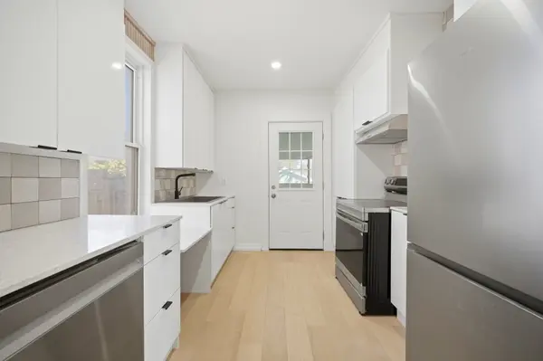 75 Ritson RD N, Oshawa, ON L1G 5P6