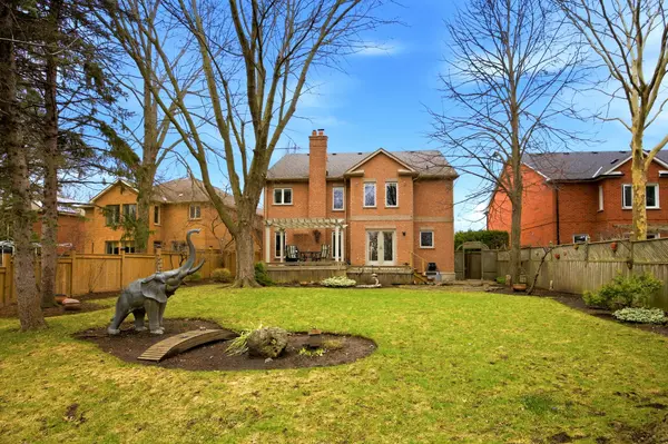 39 Kennett DR, Whitby, ON L1P 1L5