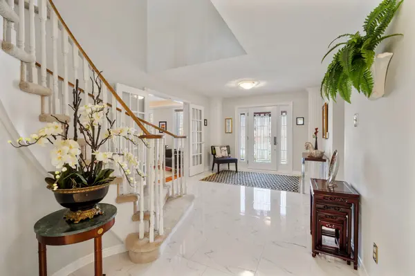 39 Kennett DR, Whitby, ON L1P 1L5