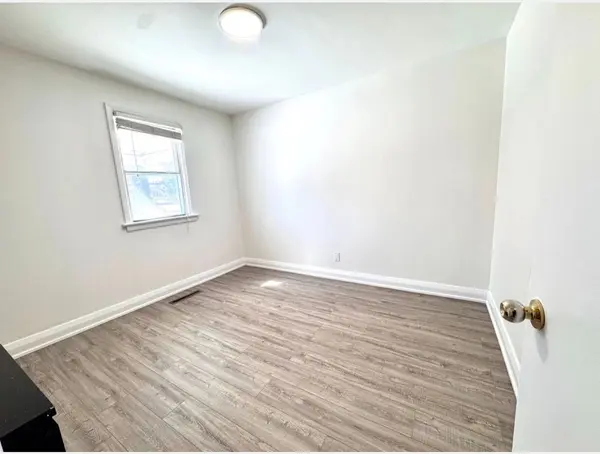 119 Earlton RD #Main, Toronto E05, ON M1T 2R8