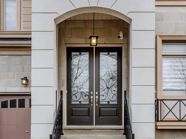 209 Hillsview DR, Richmond Hill, ON L4C 4L8