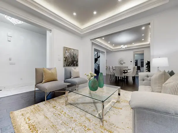 209 Hillsview DR, Richmond Hill, ON L4C 4L8