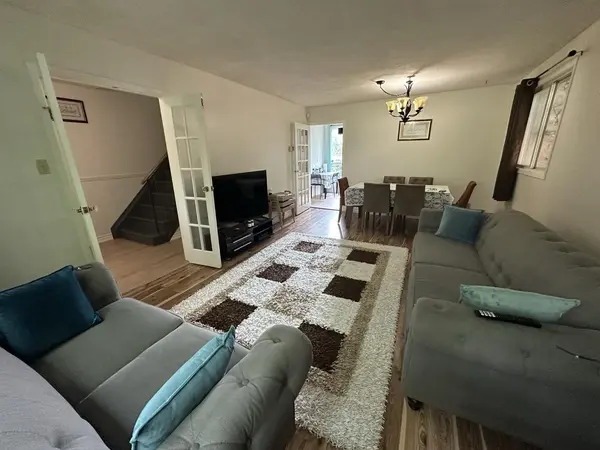 257 London RD, Newmarket, ON L3Y 6L3