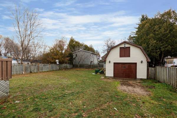 35 Walnut ST, Collingwood, ON L9Y 3C3