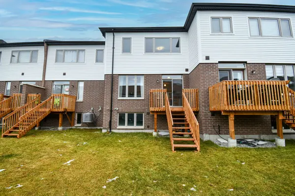 30 Valleybrook RD, Barrie, ON L9J 0L4