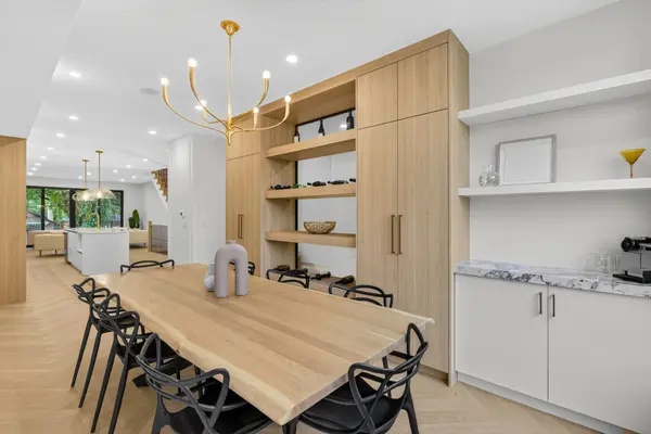 15A ROSEMEADE AVE, Toronto W07, ON M8Y 3A2