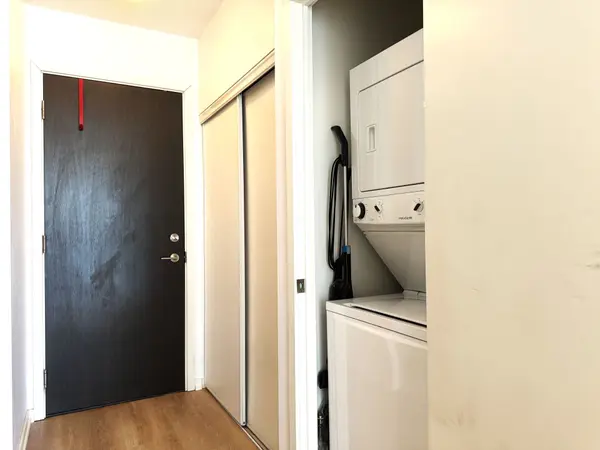 105 The Queensway WAY #813, Toronto W01, ON M6S 5B5