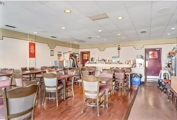 128 Speers RD, Oakville, ON L6K 2E7