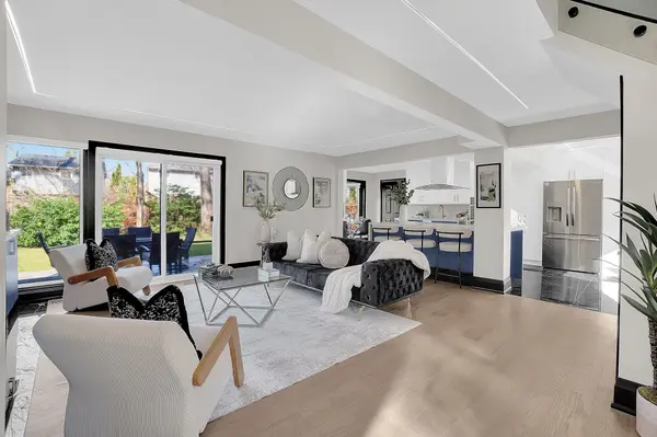 1915 Delaney DR, Mississauga, ON L5J 3L1