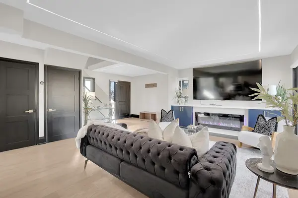 1915 Delaney DR, Mississauga, ON L5J 3L1