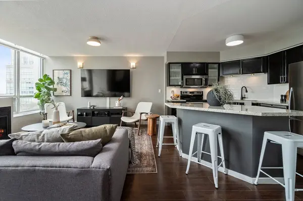 250 Manitoba ST #630, Toronto W06, ON M8Y 4G8