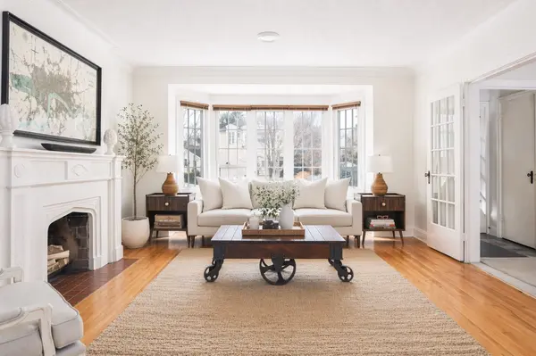 3 Glenroy AVE, Toronto W07, ON M8Y 2L9