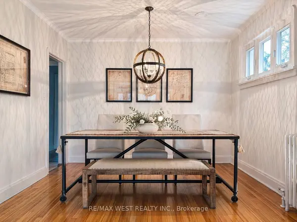 3 Glenroy AVE, Toronto W07, ON M8Y 2L9