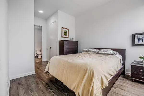 4208 Dundas ST W #802, Toronto W08, ON M8X 1Y6