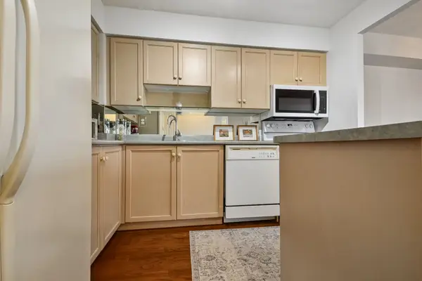 32 Tannery ST #405, Mississauga, ON L5M 6T6