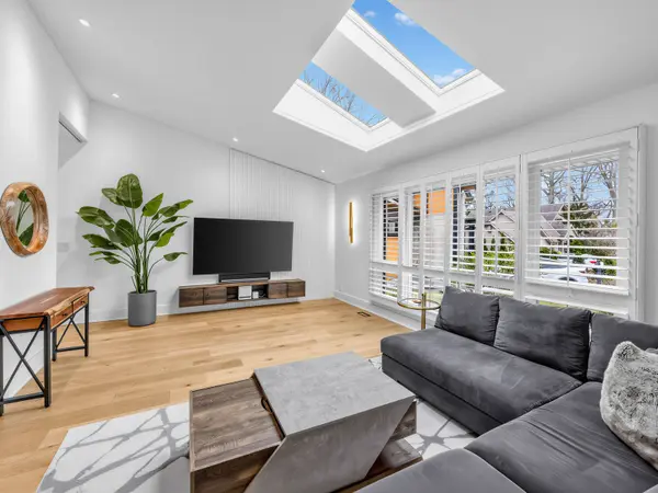 5 Crediton CT, Toronto W08, ON M9B 3B9