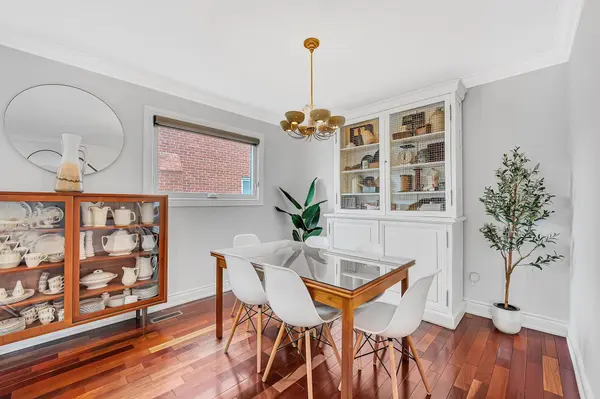 4241 Anworld PL, Mississauga, ON L4W 2W1