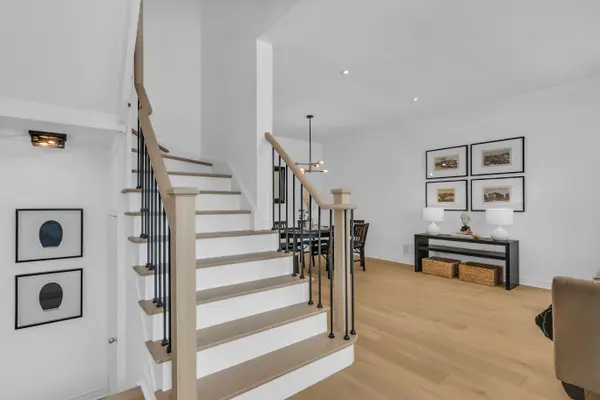 2295 Rochester CIR #18, Oakville, ON L6M 5C9