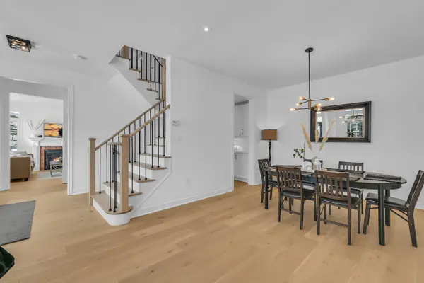 2295 Rochester CIR #18, Oakville, ON L6M 5C9