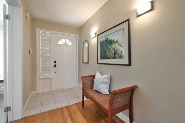 2111 KEVIN CRES, Burlington, ON L7M 4E3