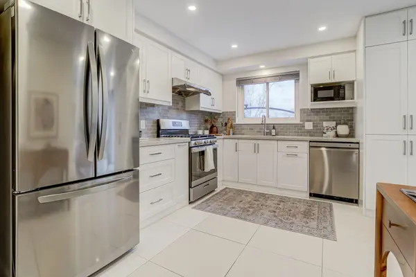 783 Dodsworth CRES, Mississauga, ON L4Y 2H8