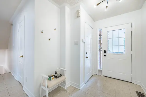 1905 Broad Hallow Gate #18, Mississauga, ON L5L 3T4