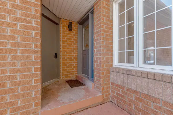 21 Carabram CT, Brampton, ON L6X 4M2