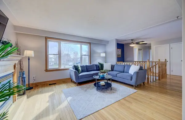 330 Daleview PL, Waterloo, ON N2L 5M5