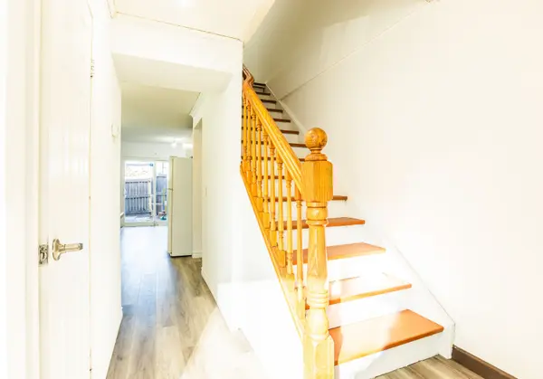 121 University AVE E #102, Waterloo, ON N2J 4J1