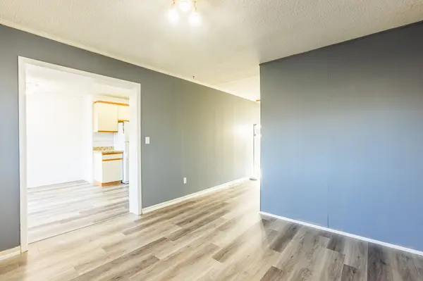 121 University AVE E #102, Waterloo, ON N2J 4J1